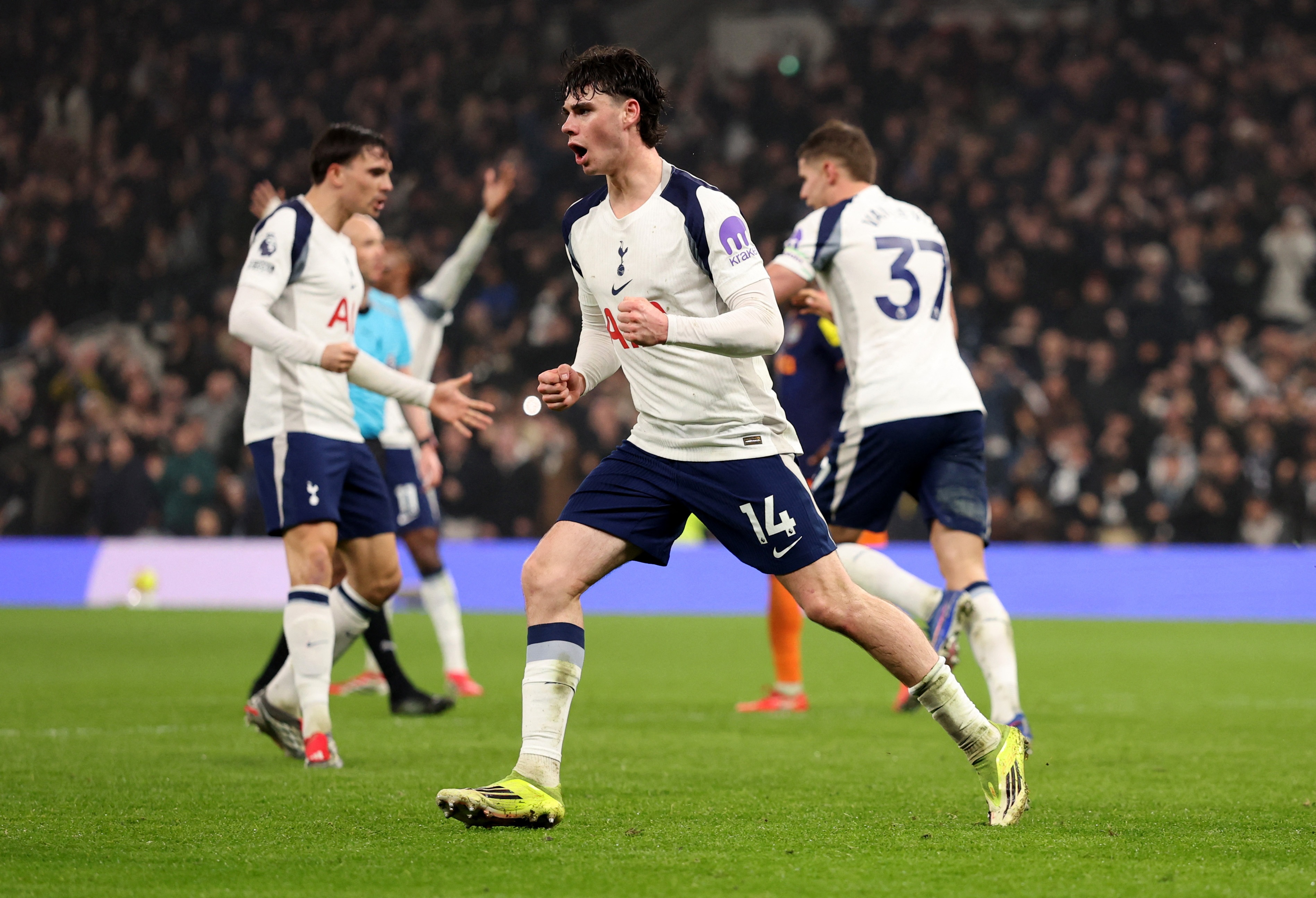 世界杯高清直播-法尔克：拜仁不愿阻碍本队青训成长，无意签下热刺球员阿奇·格雷